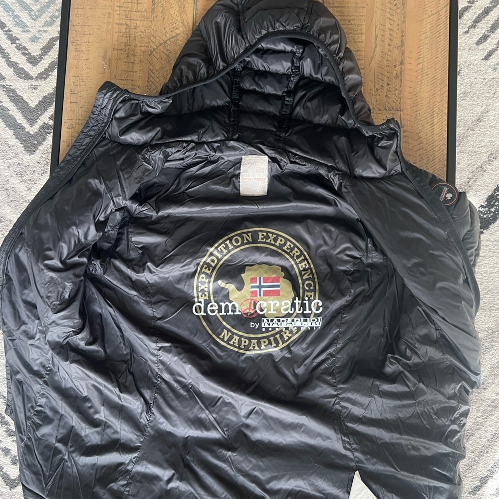 Napapijri Geographic Down Puffer Jacket - Size Medium - Picture 10 of 14